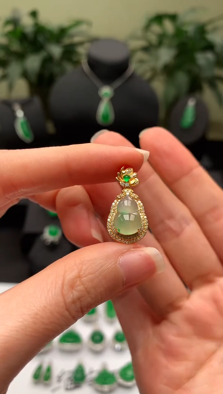 【闪购商品】翡翠颈饰18K金镶嵌葫芦