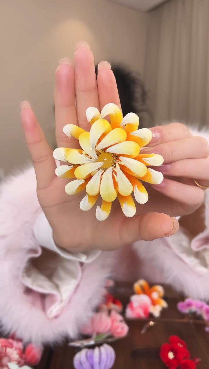 刺绣清*黄色胖绒菊花边夹