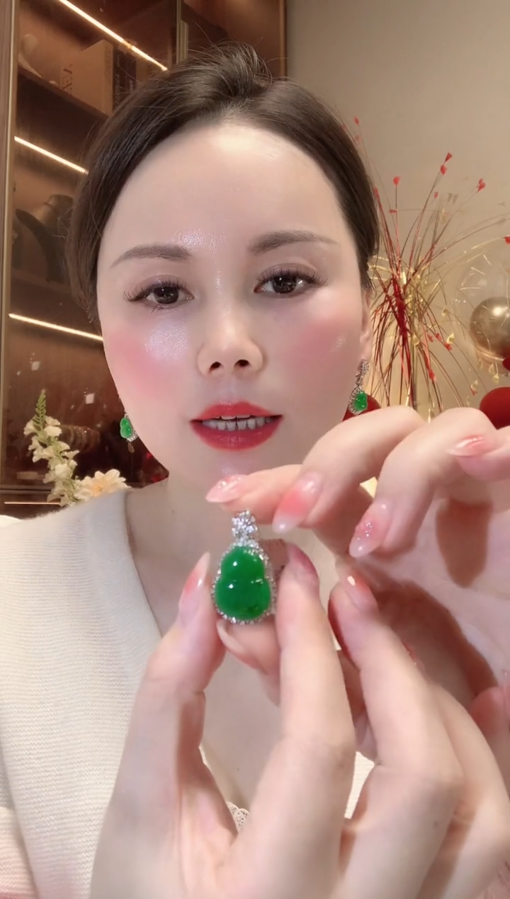 【闪购商品】翡翠吊坠(不含链)18K金镶嵌C45   