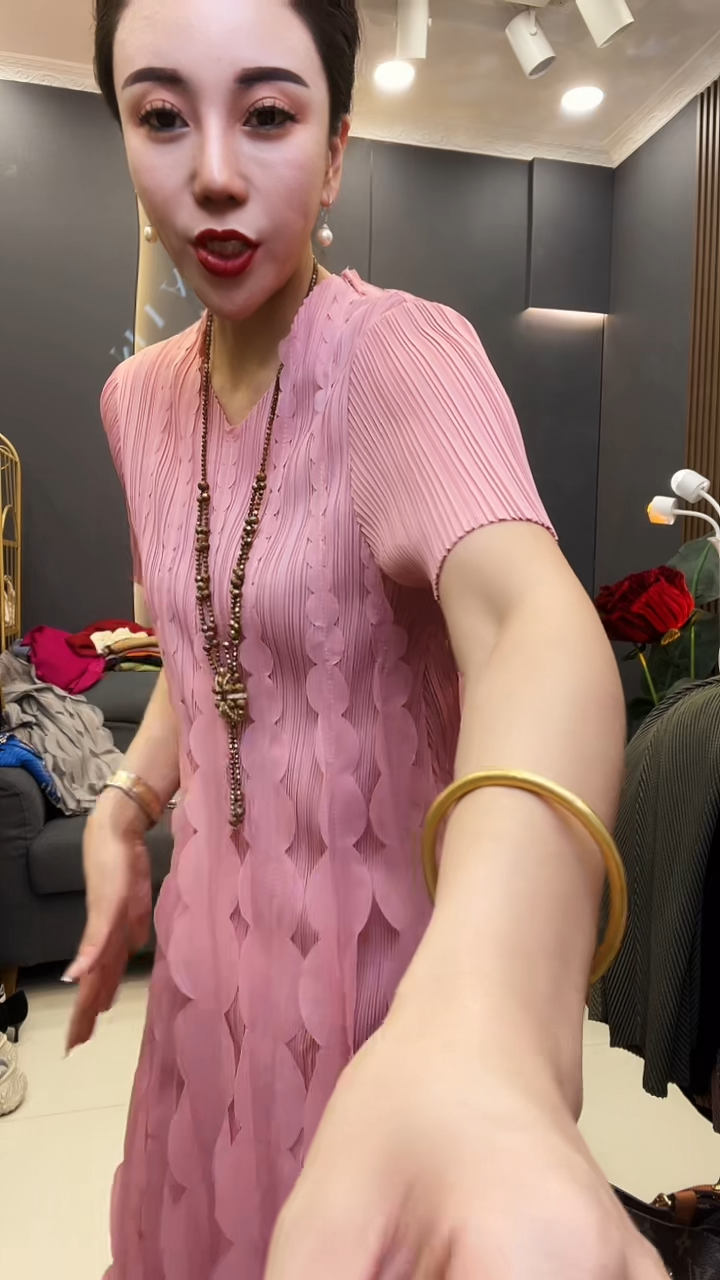 聚酯纤维（涤纶）粉色 多瓣裙 