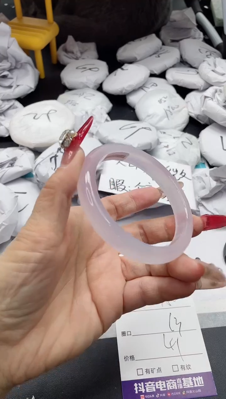 【闪购商品】石英质玉手镯未镶嵌350