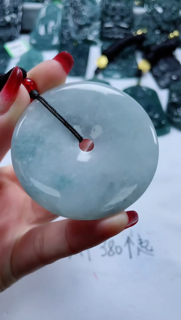 【闪购商品】翡翠颈饰未镶嵌         