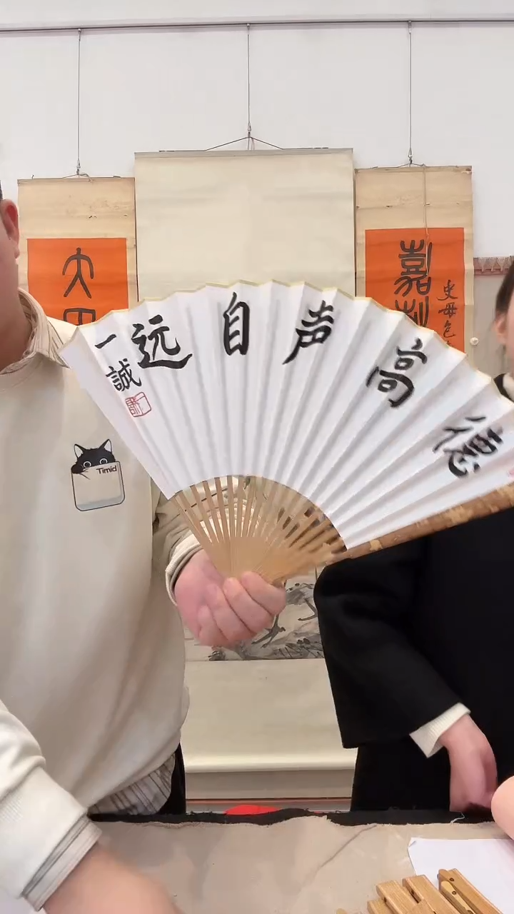 书法j一老师书法成扇一件带香樟木盒