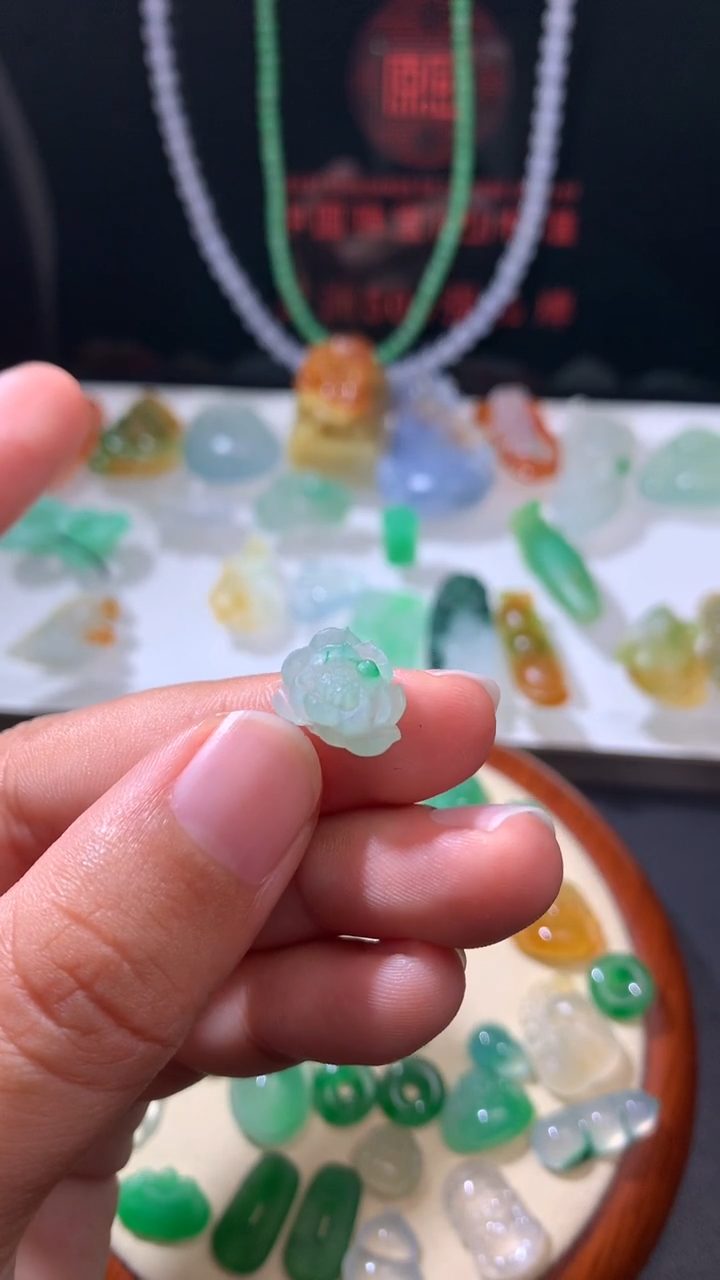 未镶嵌定制翡翠      