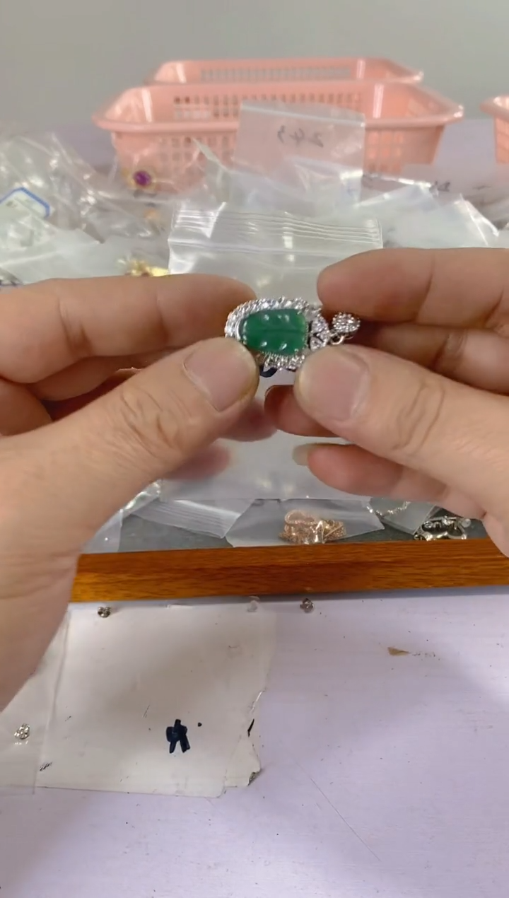 【闪购商品】紫晶颈饰银S925镶嵌1025红宝，蓝宝，多样性发一件赠链