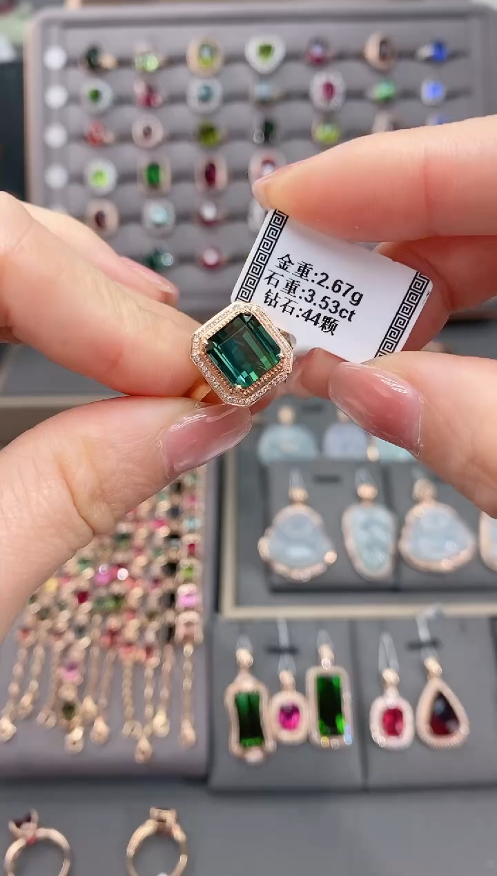 18K金镶嵌戒指碧玺3.53        