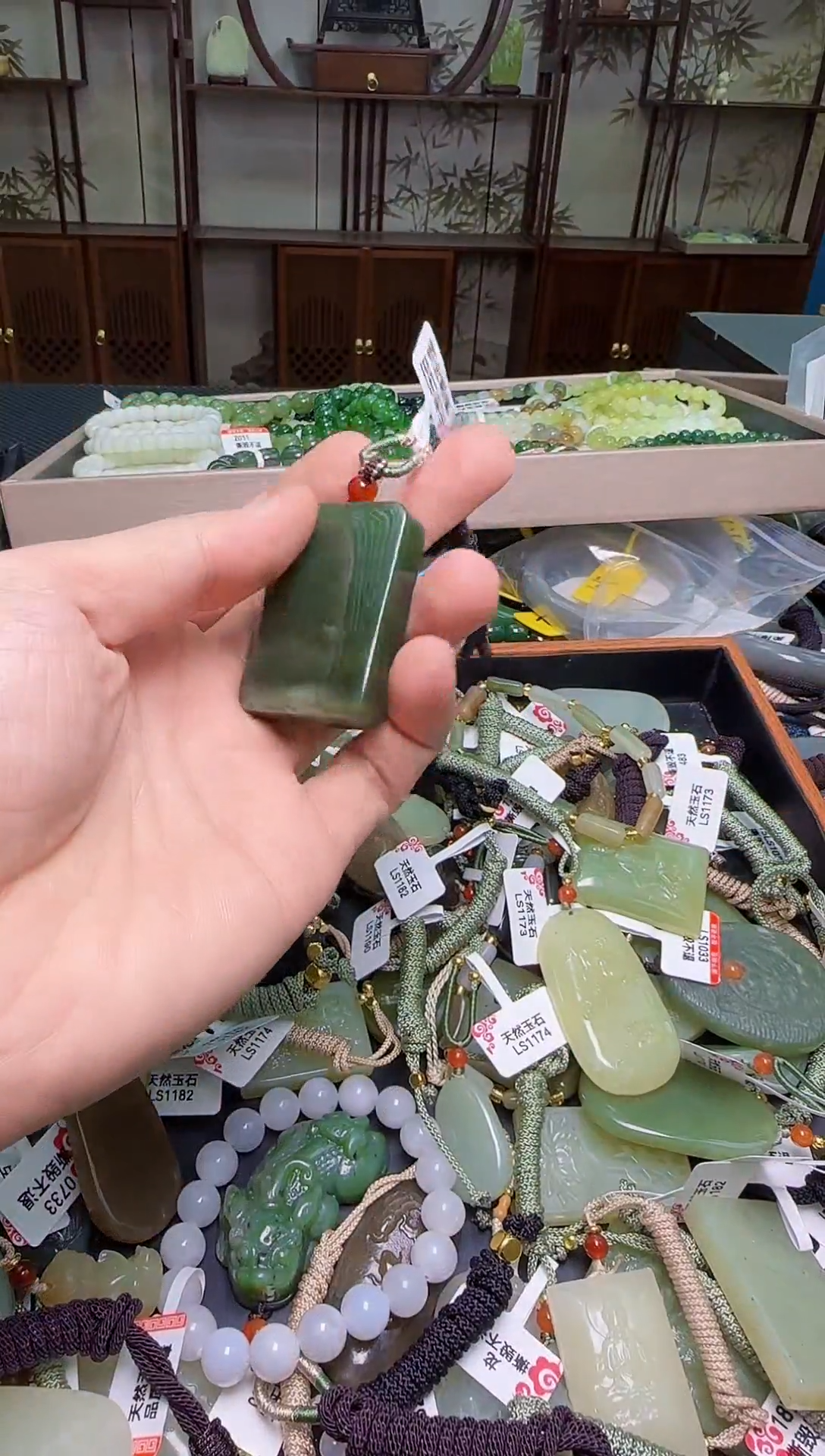 颈饰未镶嵌和田玉1