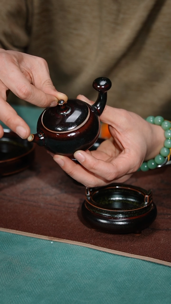 【闪购商品】95-1提溜壶（乌金釉）