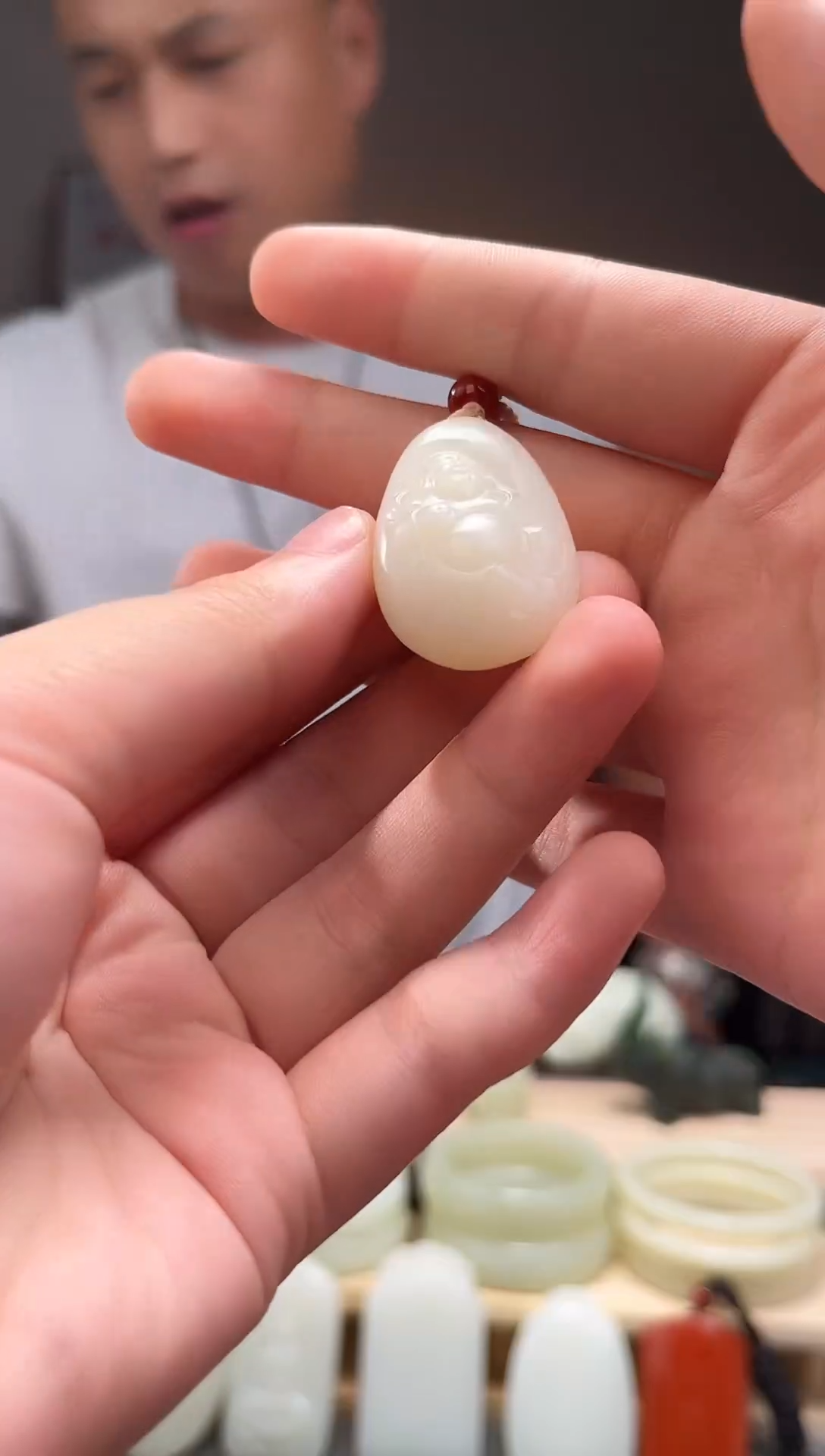 颈饰未镶嵌和田玉吊坠