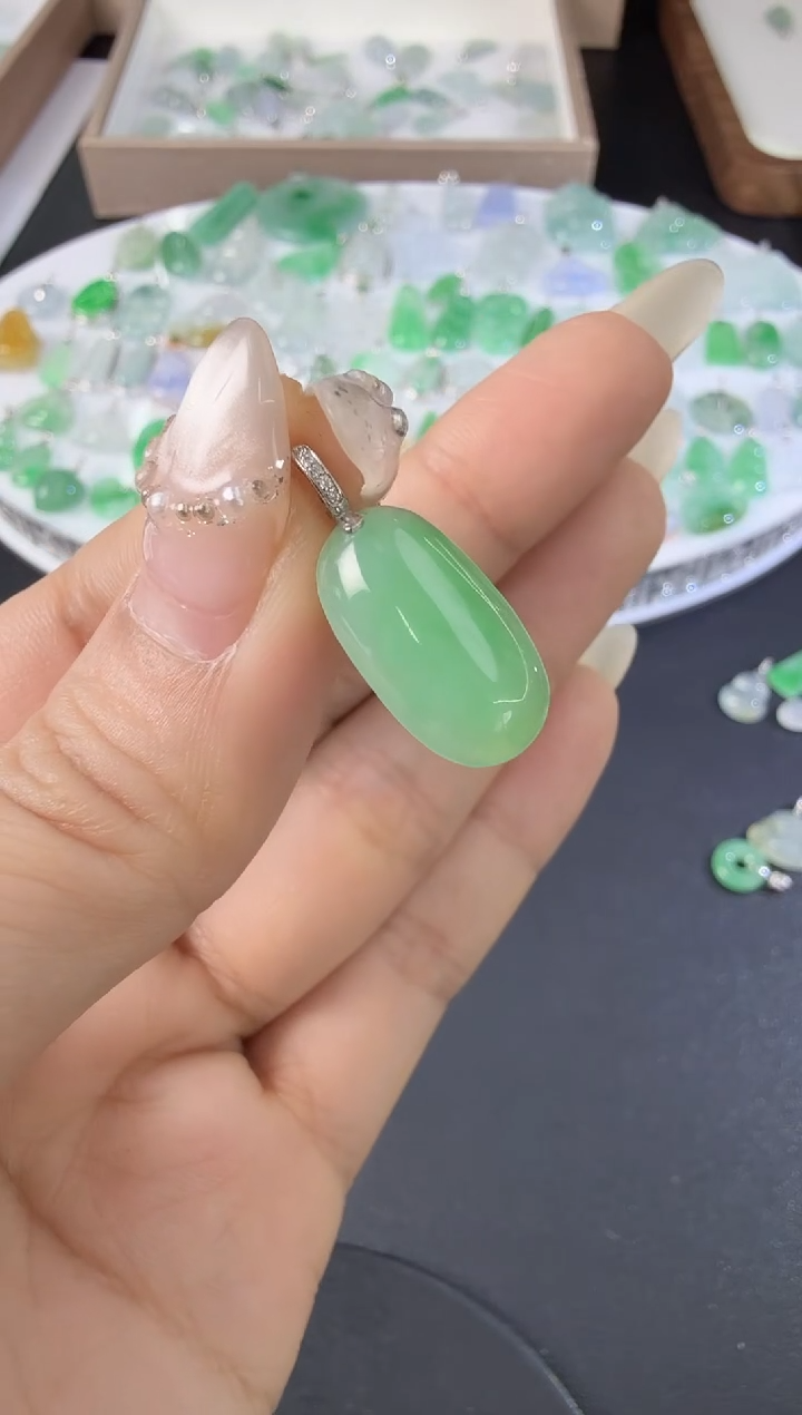 颈饰18K金镶嵌翡翠H1224-1501-646