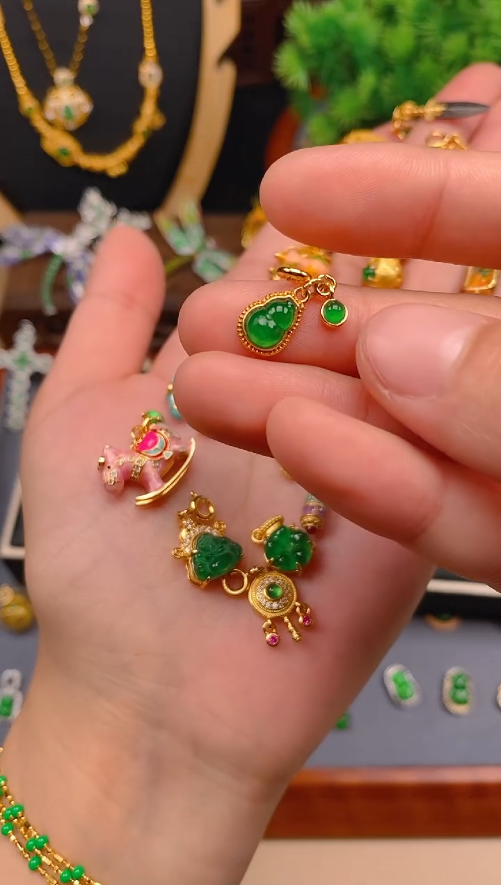 【闪购商品】翡翠吊坠(不含链)银S925镶嵌蛋面葫芦