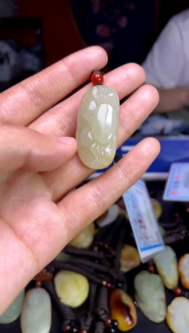 和田玉未镶嵌颈饰1