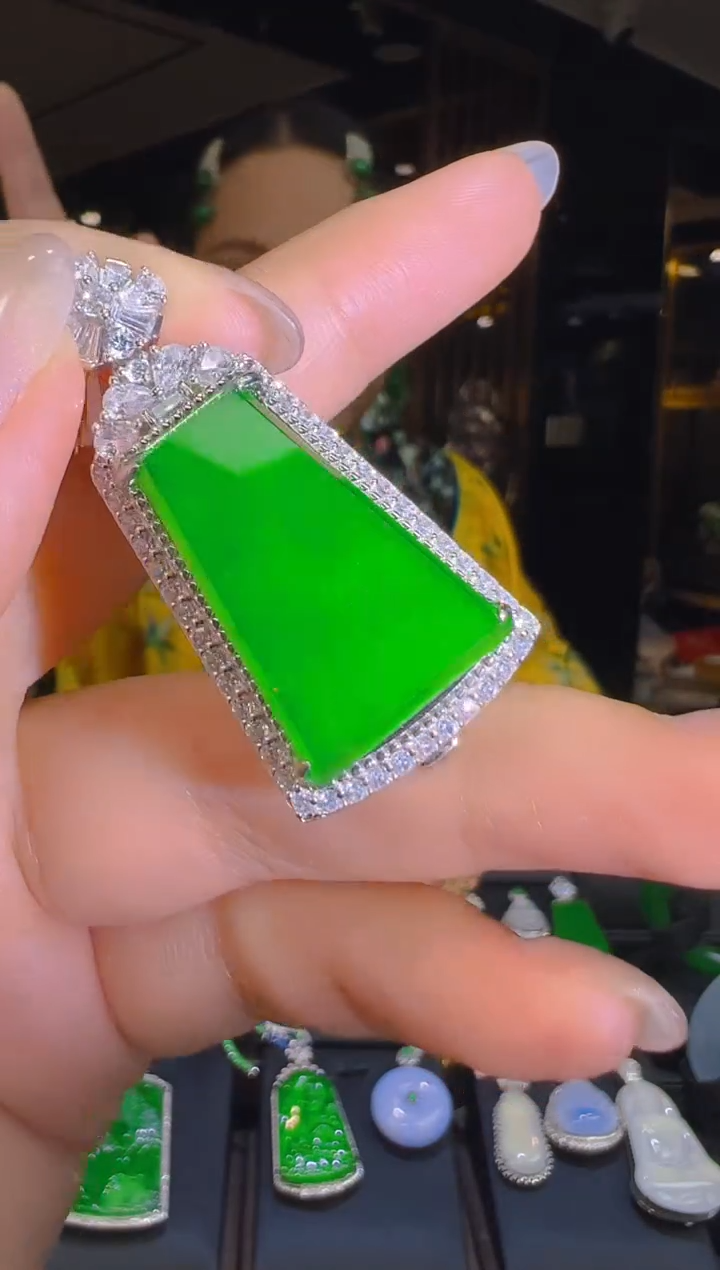 吊坠(赠链)银S925镶嵌翡翠020(多样性发货发其一)