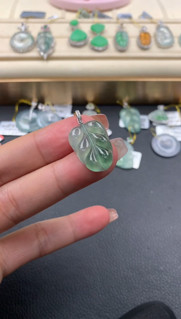 【闪购商品】翡翠颈饰18K金镶嵌D697