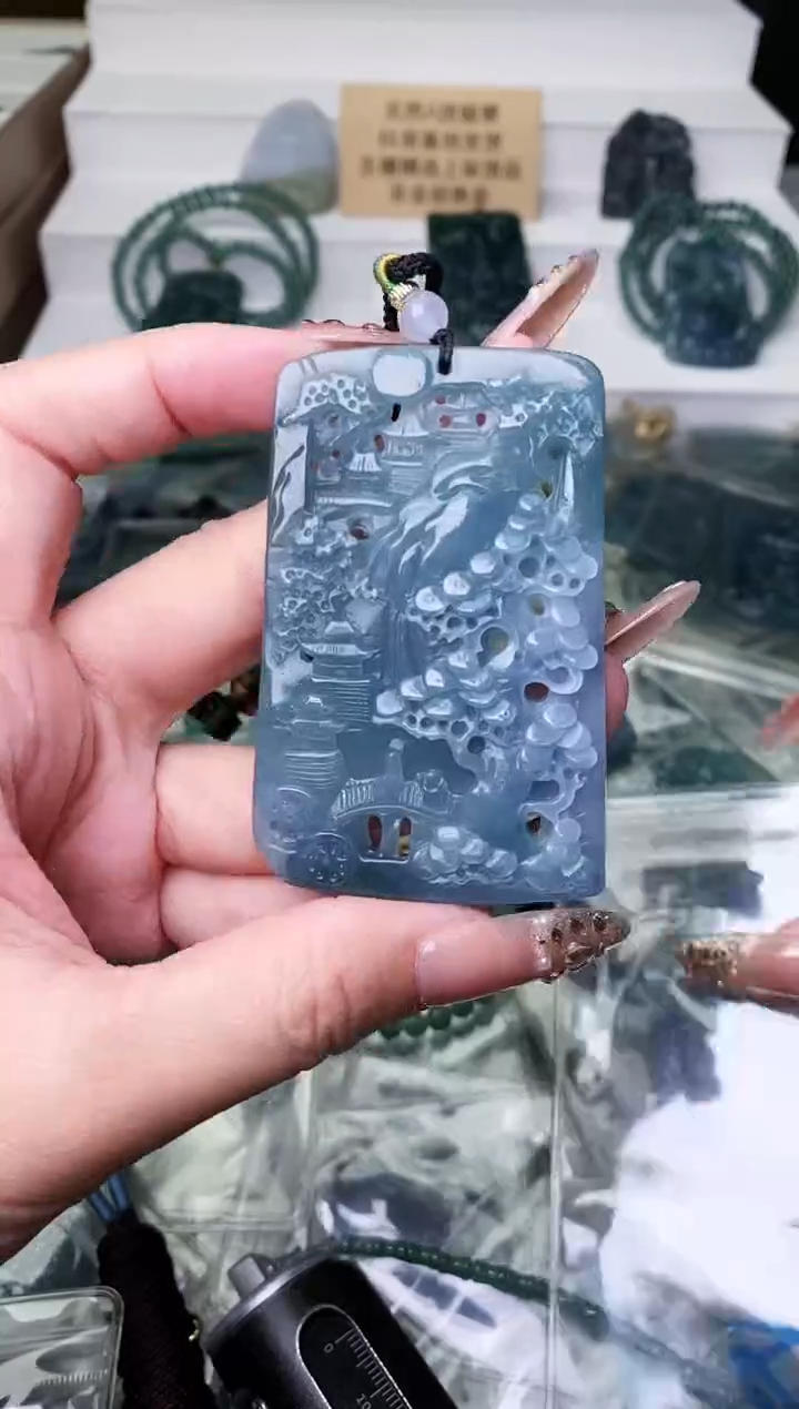 颈饰未镶嵌翡翠 