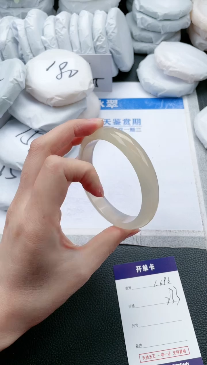 【闪购商品】石英质玉手镯未镶嵌L696