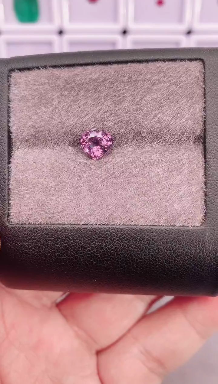 未镶嵌裸石尖晶石1.5