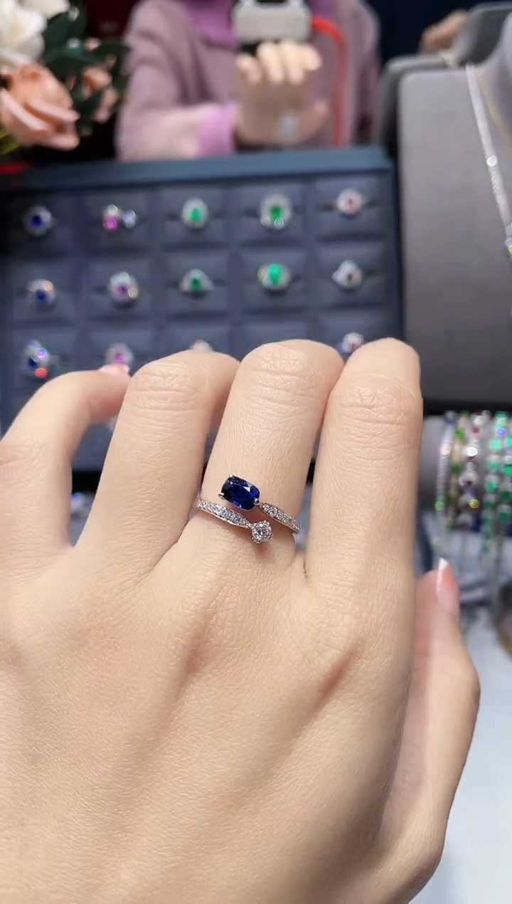 【闪购商品】蓝宝石戒指铂Pt950镶嵌0.90克拉