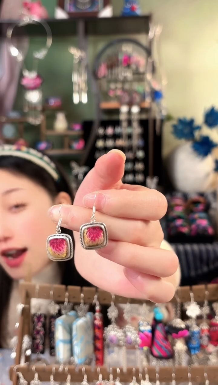 彩云南阁非遗老绣饰品602*