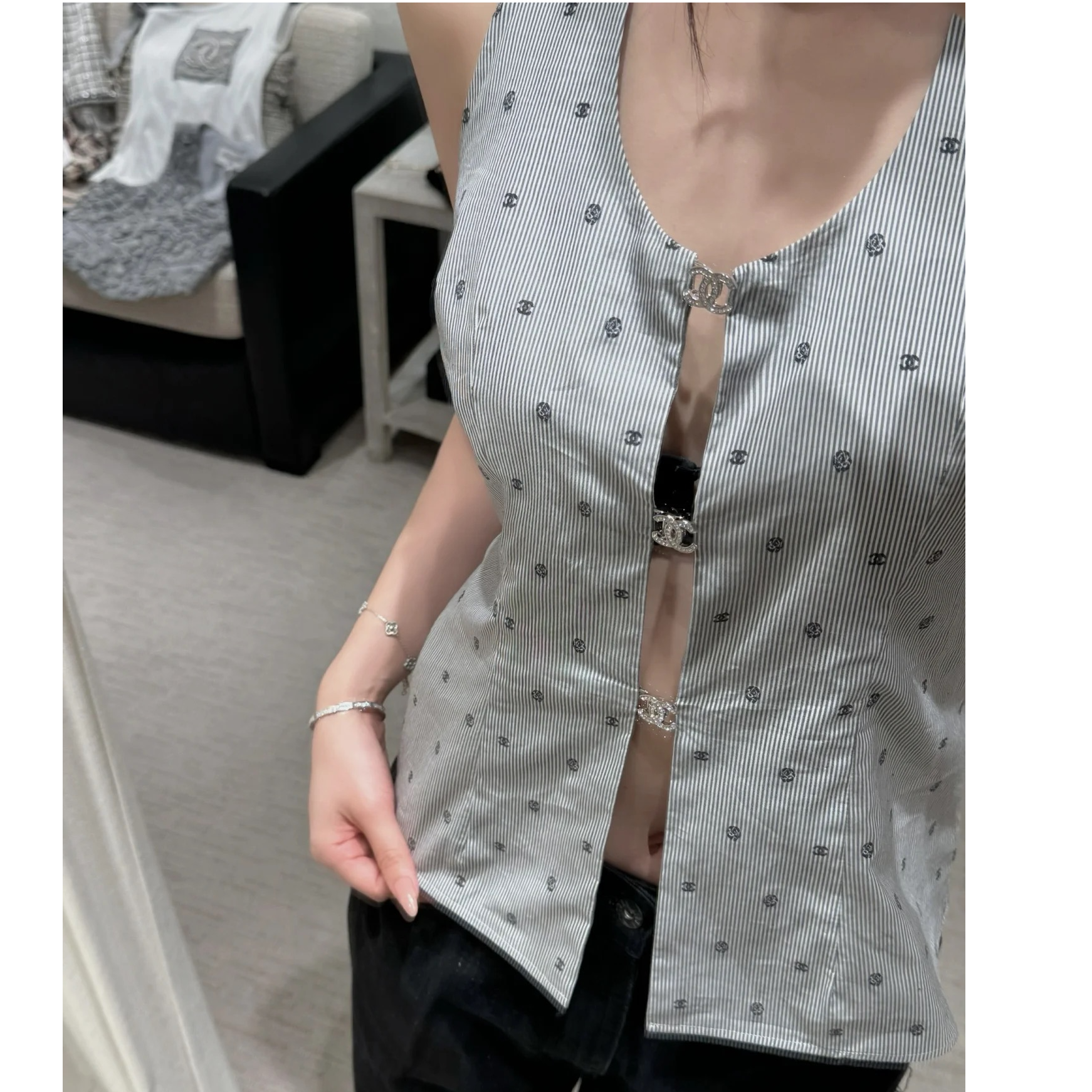 99新 Chanel/香奈儿 38码24P灰色拼黑色双C小logo竖条纹挂脖背心 