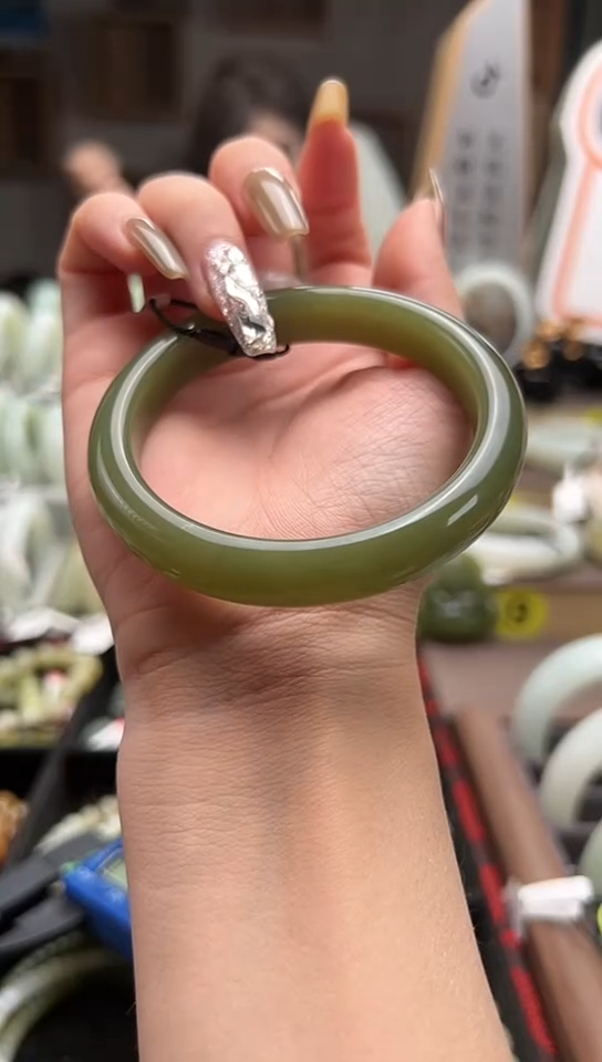 【闪购商品】和田玉手镯未镶嵌若羌料青黄口手镯56