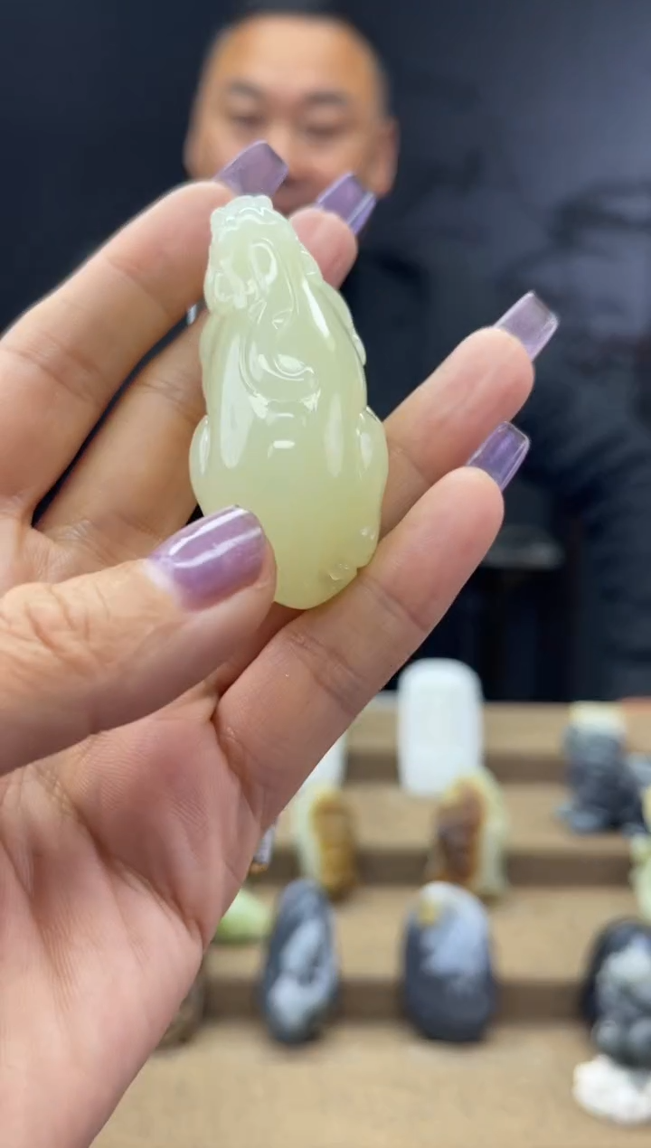 颈饰未镶嵌和田玉1