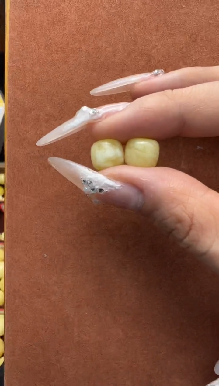 【闪购商品】蜜蜡裸石未镶嵌俄料微瑕10*8.9mm1.244克