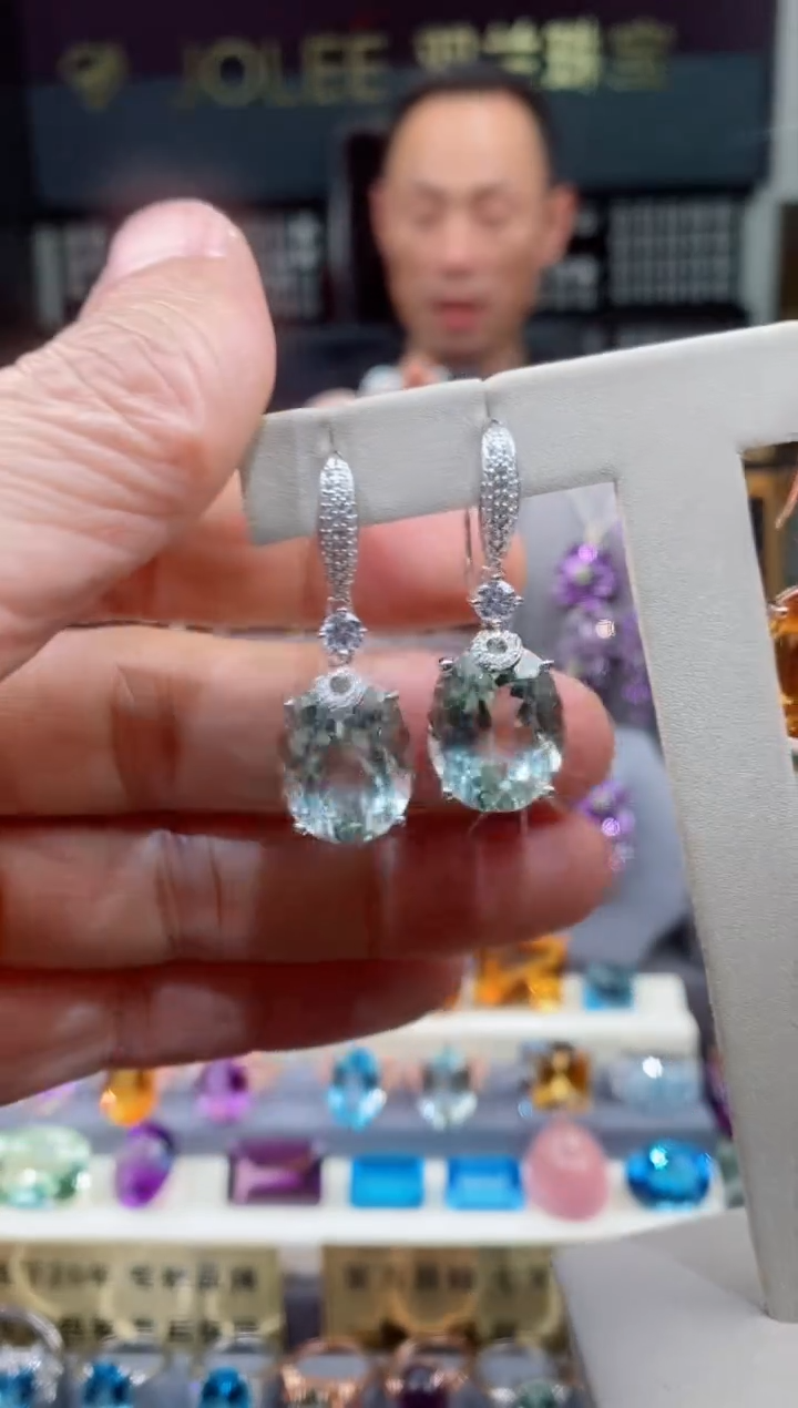 【闪购商品】绿水晶耳钉银S925镶嵌绿水晶耳钉