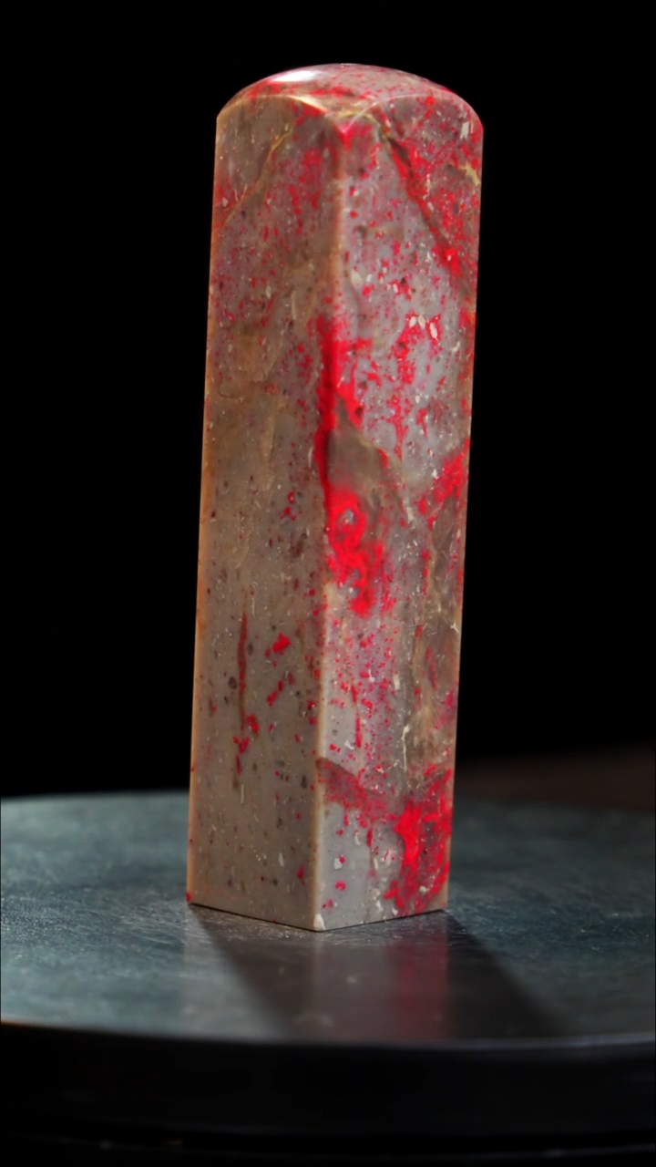 昌化石牛角鸡血石