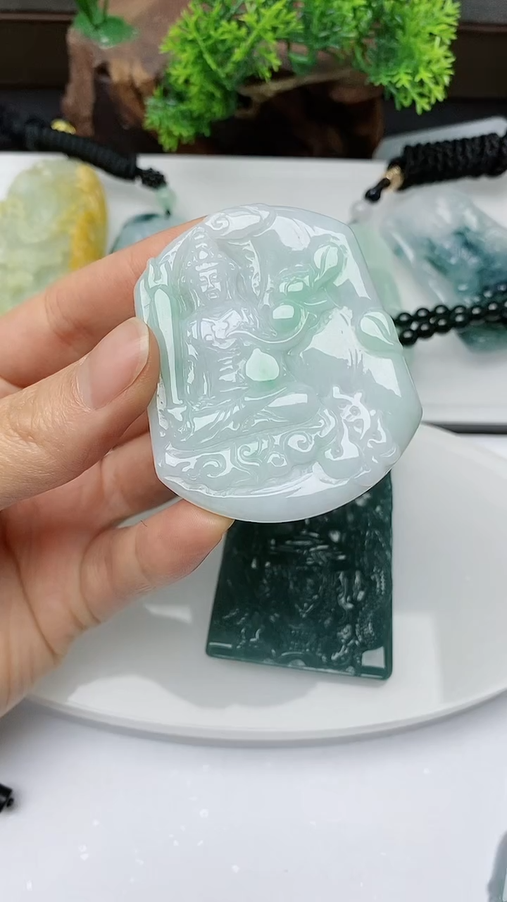 【闪购商品】翡翠颈饰未镶嵌        