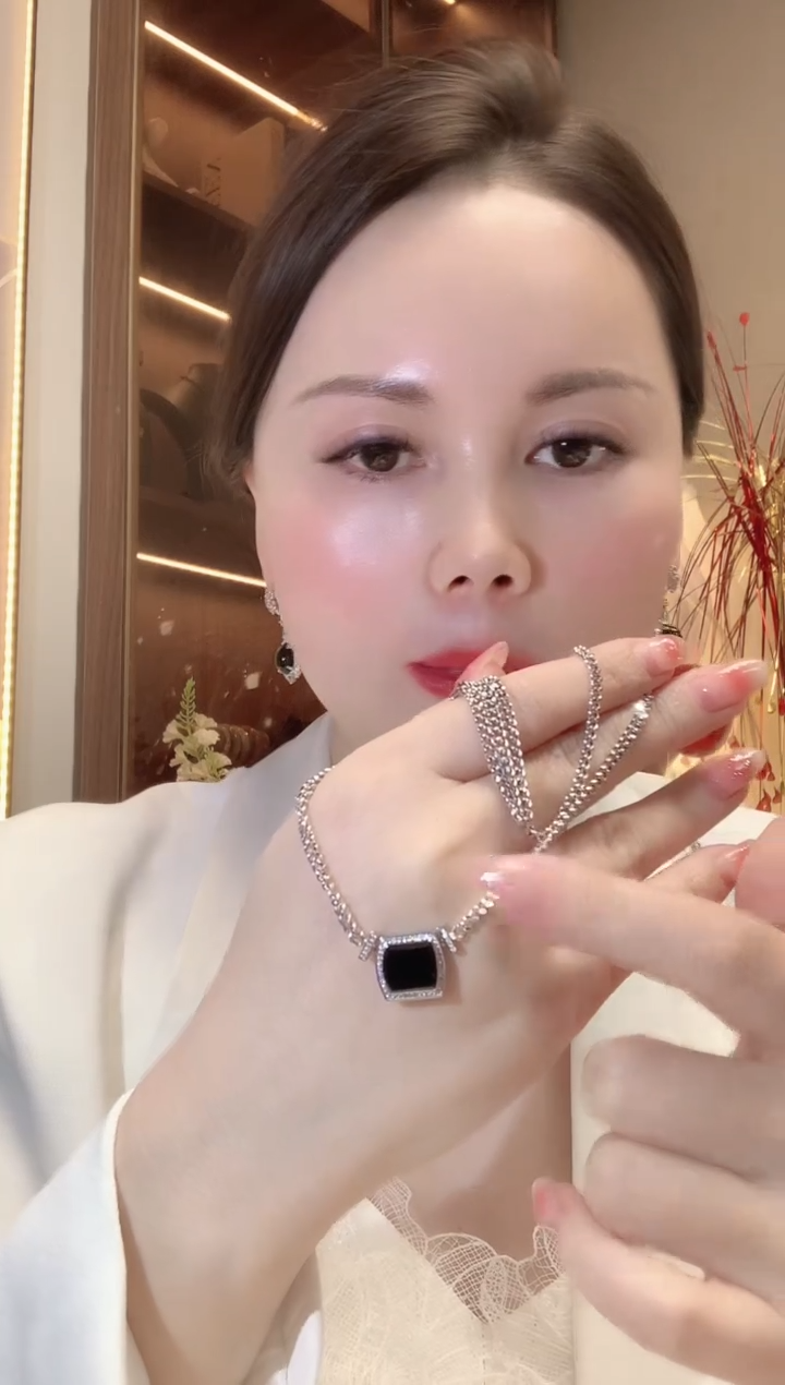 【闪购商品】翡翠项链18K金镶嵌F21  