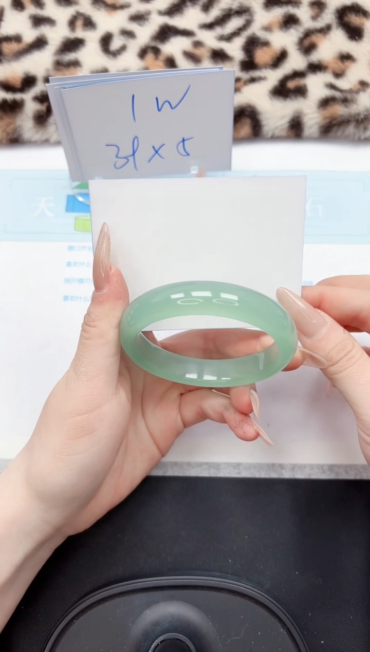 【闪购商品】石英质玉手镯未镶嵌98-58.6