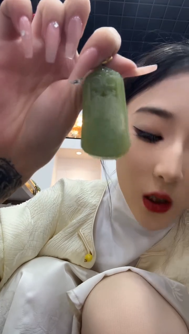 未镶嵌岫玉颈饰湖水绿无事牌