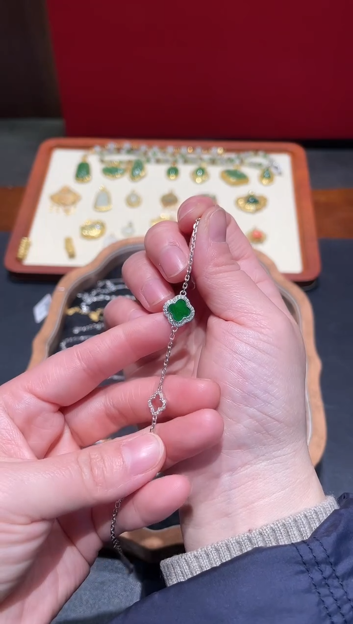 颈饰银S925镶嵌翡翠四叶草手链