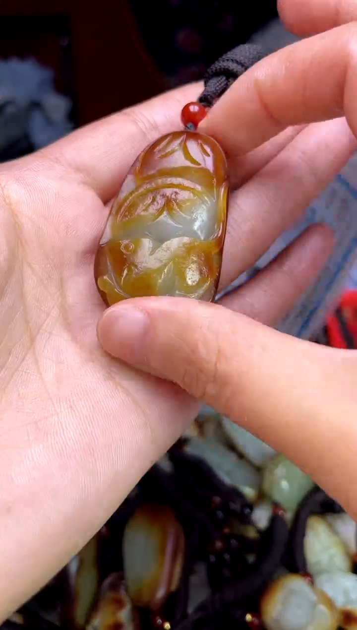 和田玉未镶嵌颈饰1