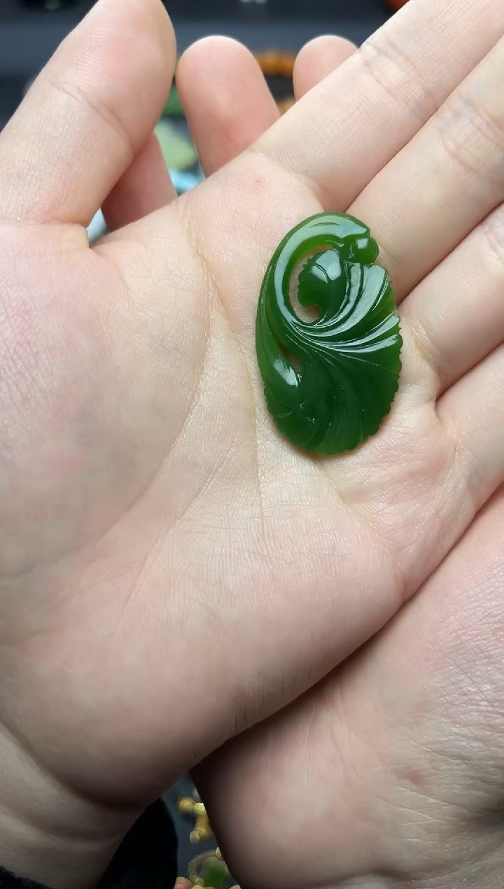 颈饰18K金镶嵌和田玉叶子06