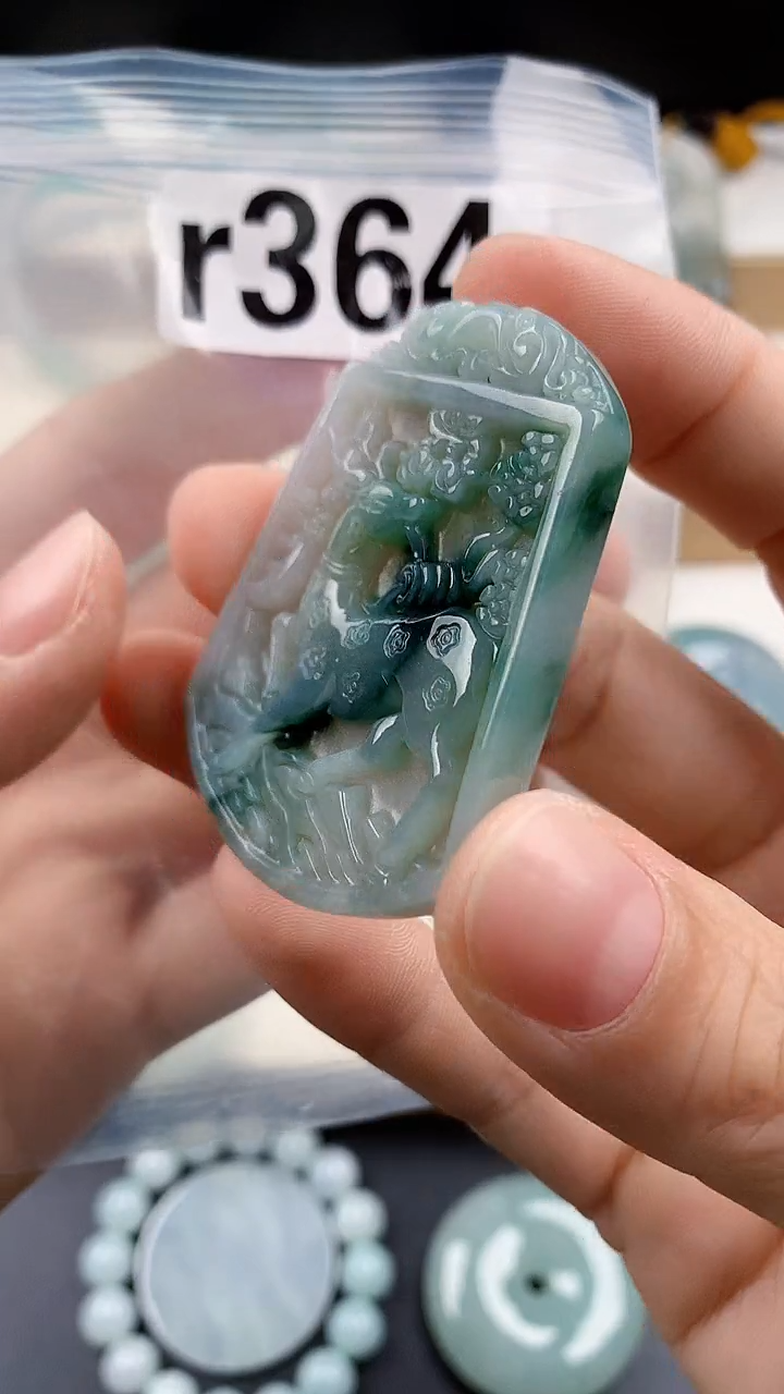 颈饰未镶嵌翡翠天然翡翠吊坠挂件