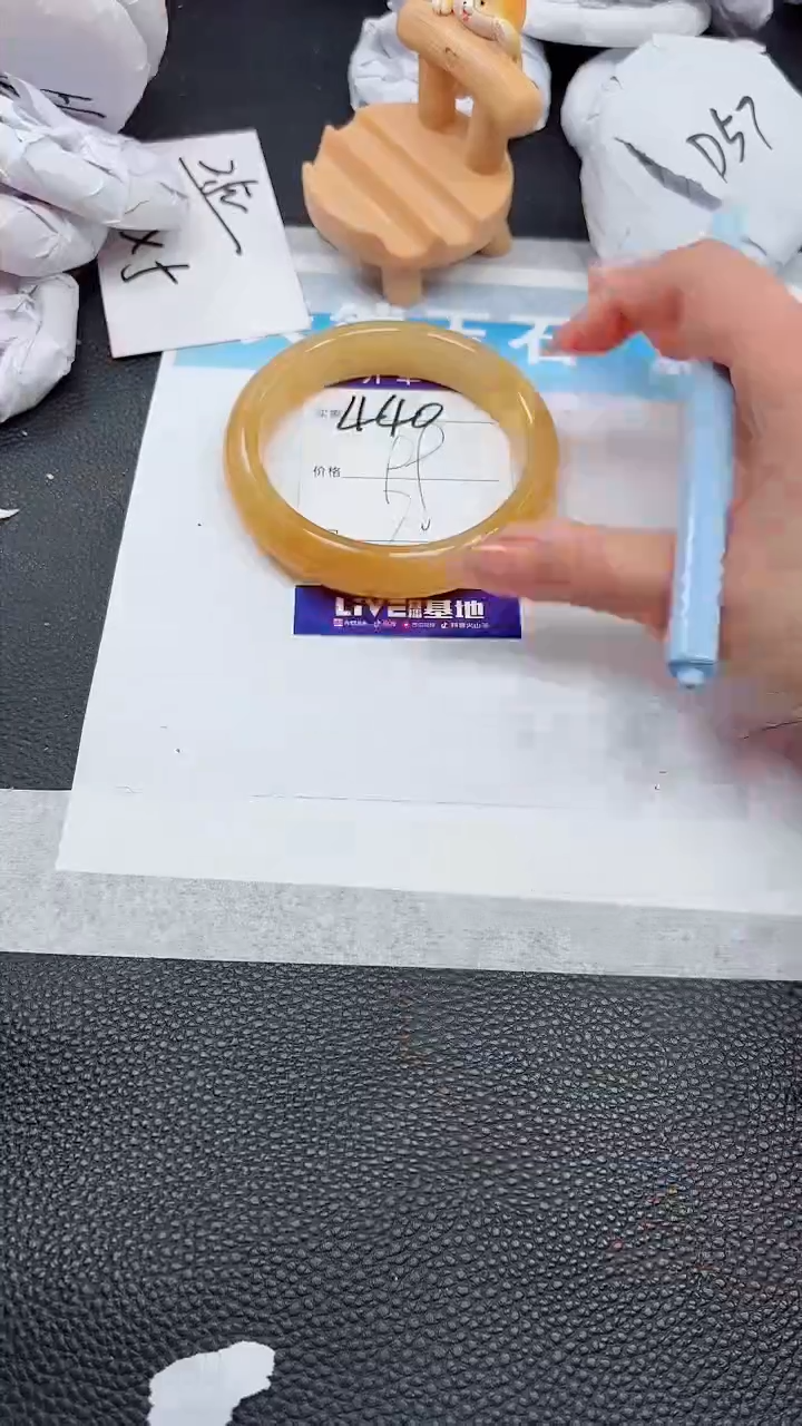 【闪购商品】石英质玉手镯未镶嵌440