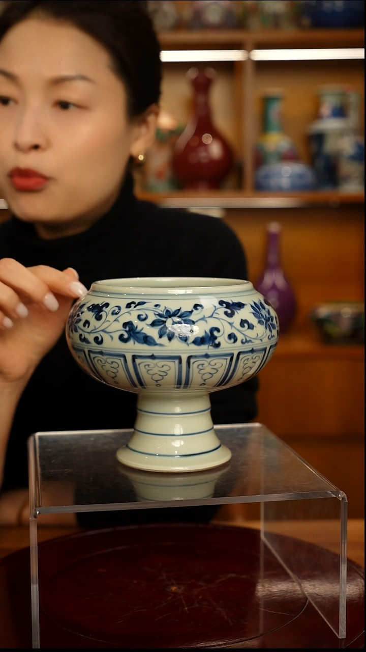 其他瓷青花缠枝莲纹高足碗