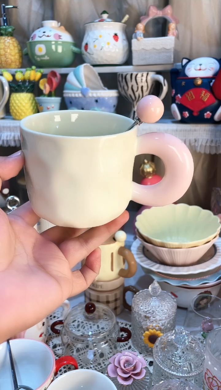 【闪购商品】瓷片粉色把手水杯 质量好发货快放心拍