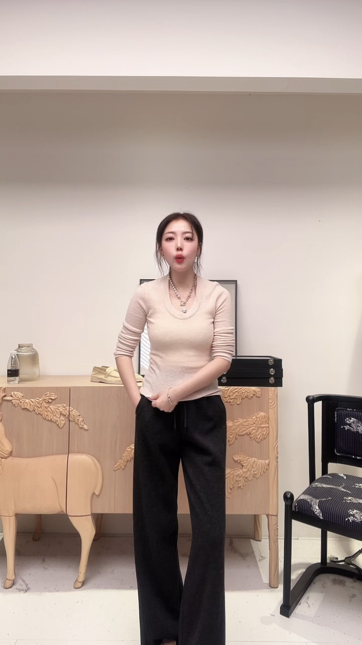 深灰色休闲高腰直筒裤