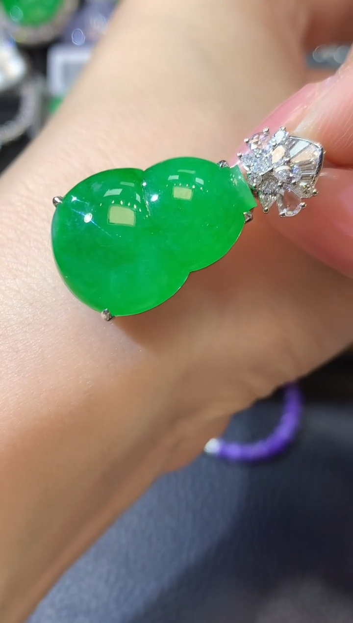 【闪购商品】翡翠吊坠(不含链)18K金镶嵌D67