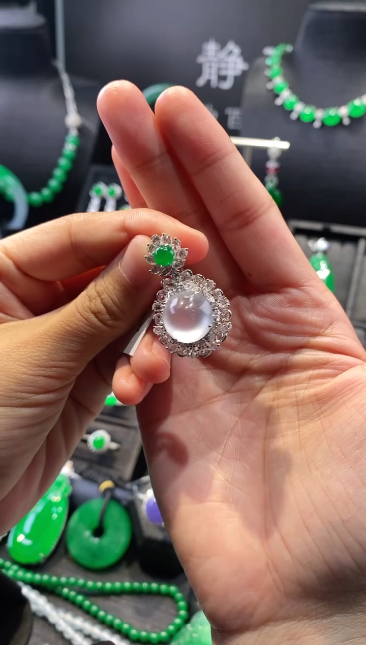 翡翠18K金镶嵌颈饰蛋面吊坠5090203