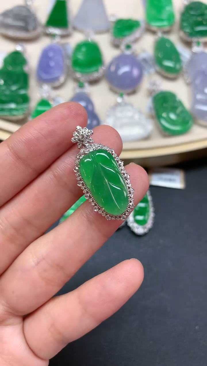 【闪购商品】翡翠吊坠(不含链)18K金镶嵌Q174|9800