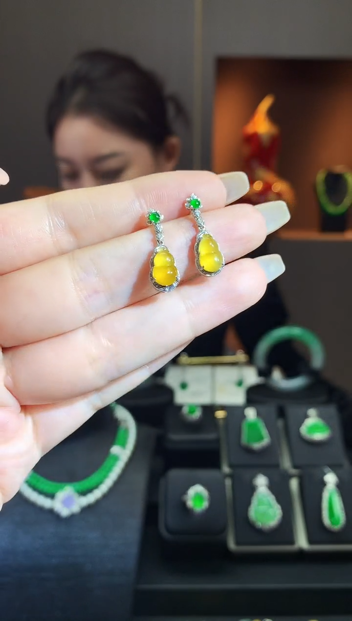 【闪购商品】翡翠吊坠(不含链)18K金镶嵌黄翡耳饰