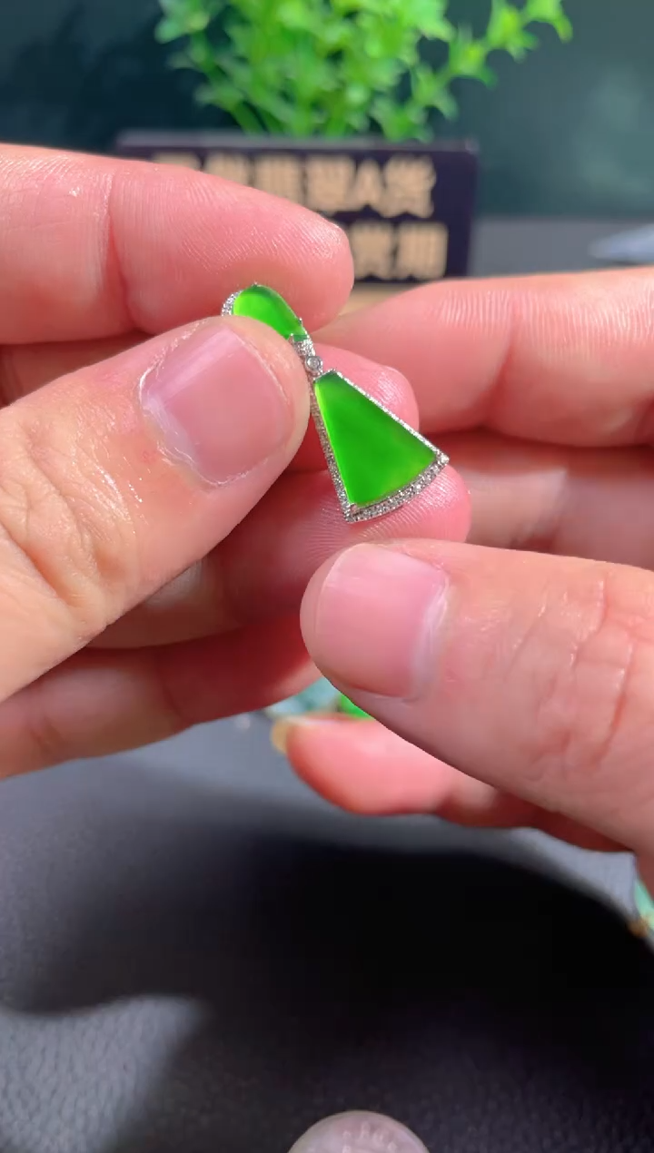 【闪购商品】翡翠颈饰18K金镶嵌翡翠