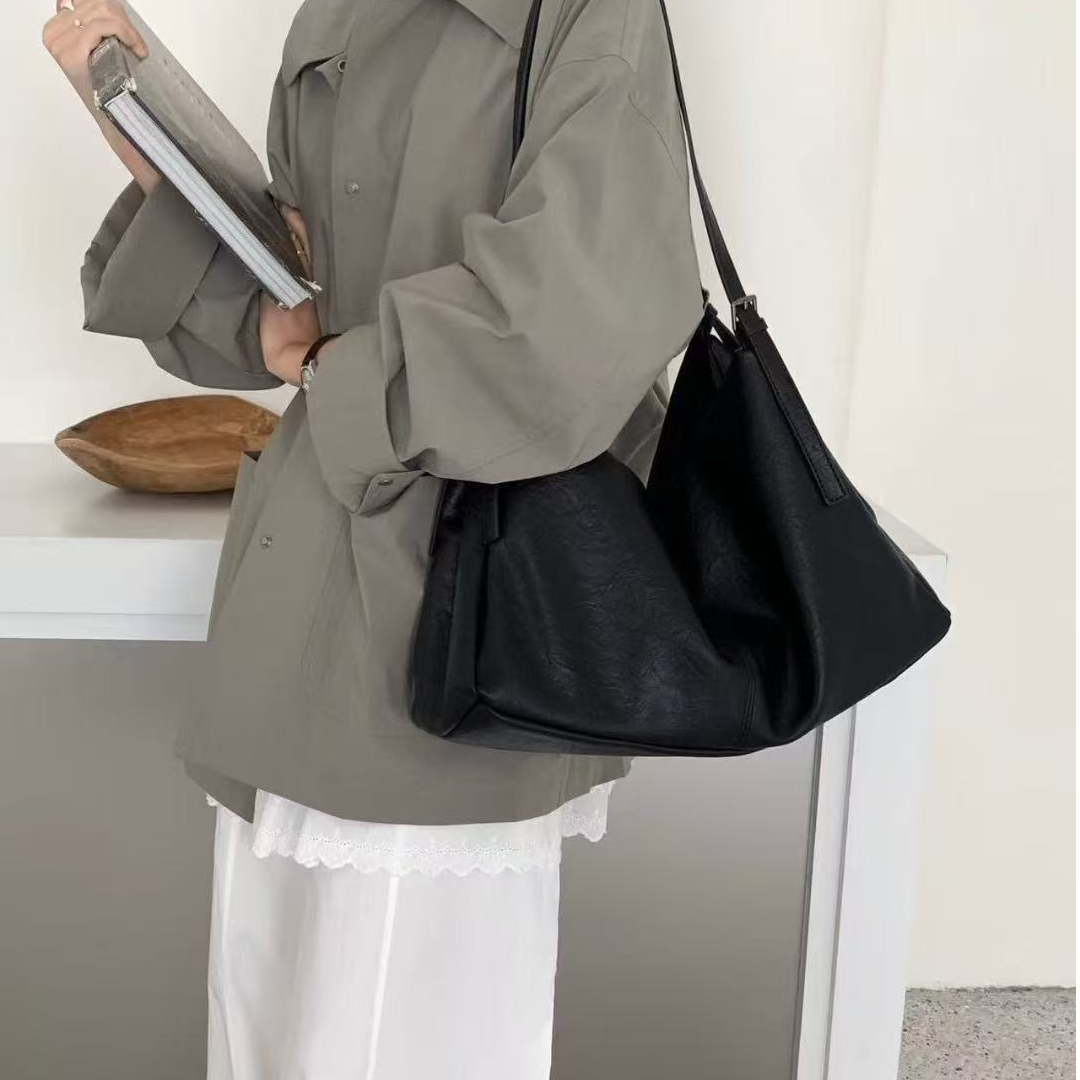 简约休闲风斜挎单肩包