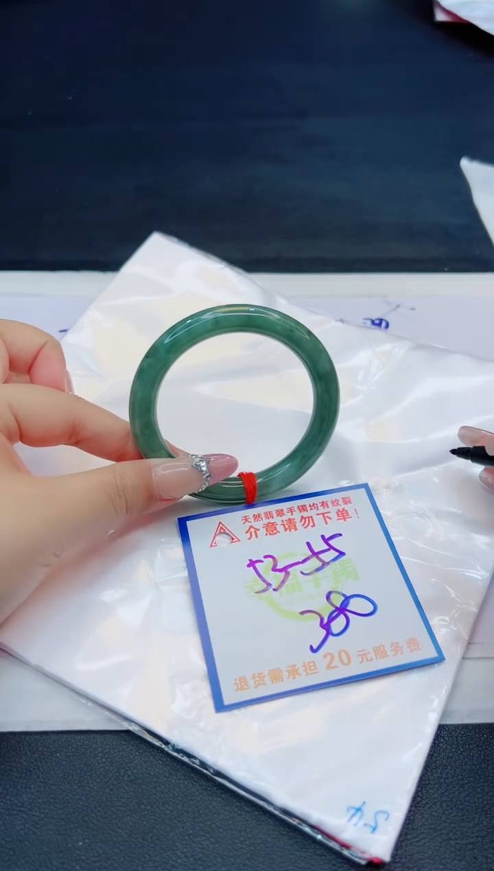 【闪购商品】翡翠手镯未镶嵌，质检证书图片色彩偏黑白