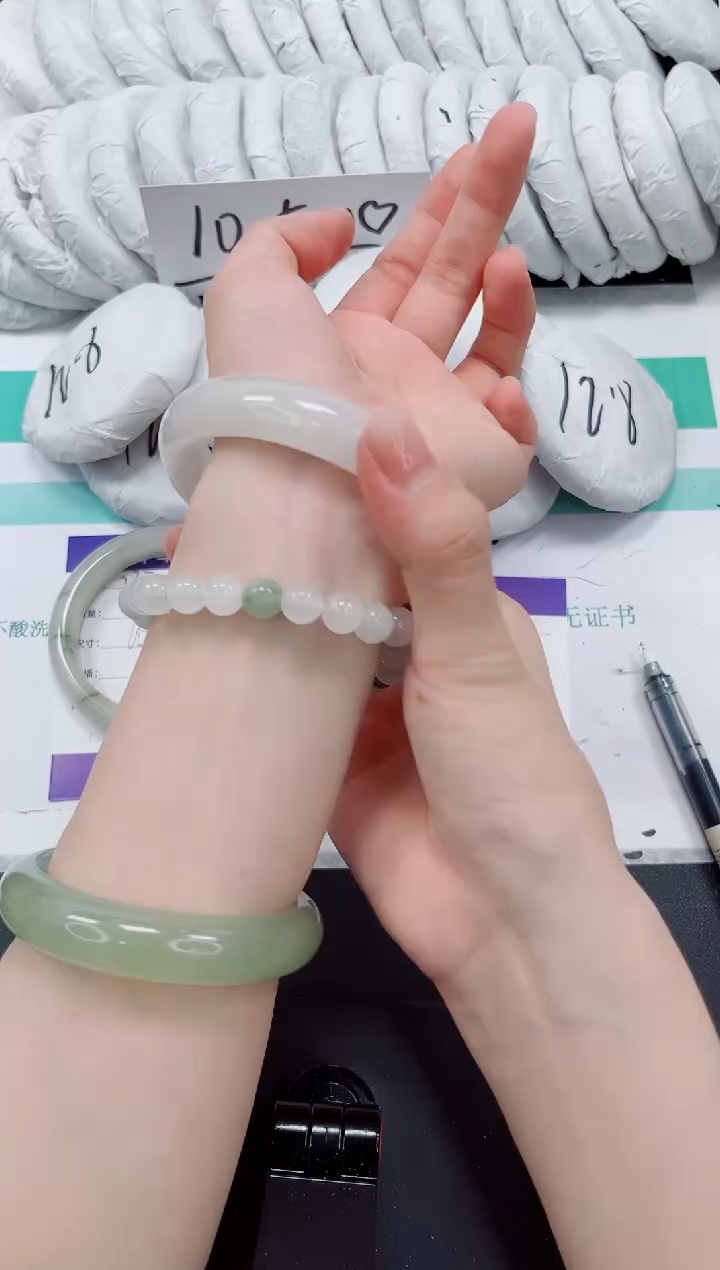 石英质玉手镯未镶嵌238-64.3