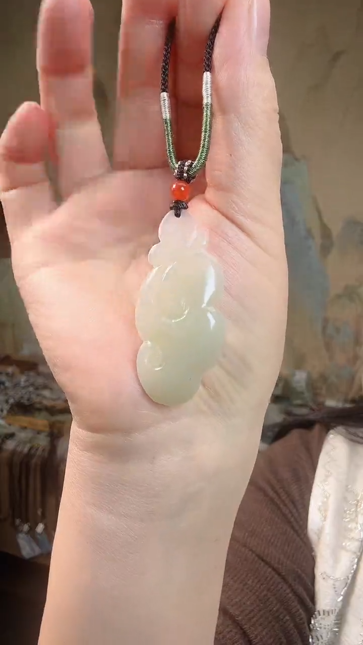 颈饰未镶嵌和田玉.